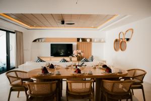 Seminyak vila 4 Bedroom with private pool near Beach Lafavela