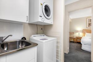 Perth Family Getaway Pool & Parking