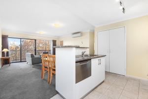 Perth Family Getaway Pool & Parking