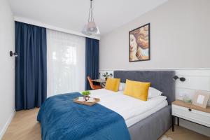 Klimatyzowany Apartament w Centrum Krakowa z Parkingiem i Biurkiem by Renters Prestige