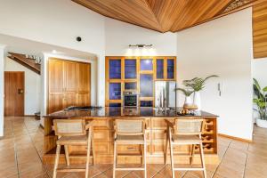 The Islander - Waterfront with Pool