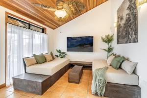 The Islander - Waterfront with Pool