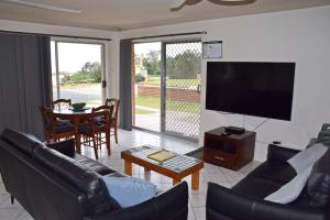 Pacific Court 1 - Bring your own linen.