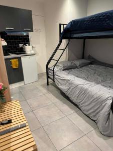 Studio plus proche metro 13