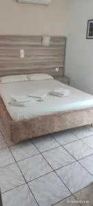 Homer's Studio - Nydri