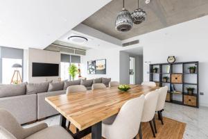 Gorgeous 3BD2Bath Bright Airy Penthouse! #355