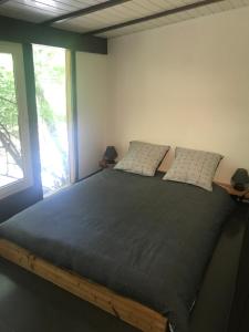 Maisons de vacances Bus atypique au bord du canal du midi et au coeur d-une foret 2 chambres : photos des chambres