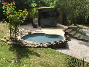 Maisons de vacances Bus atypique au bord du canal du midi et au coeur d-une foret 2 chambres : photos des chambres