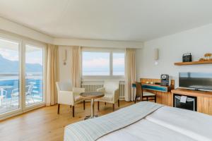  Panorama Room – lake view and balcony room in Eurotel Montreux