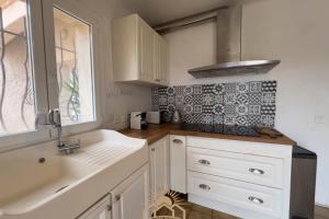 Villas LES GUIOLS Villa AirCo for 8 By Sunset : photos des chambres