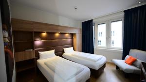 Family Room (2 Adults + 1 Child) room in Motel Plus Berlin