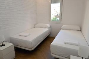 Homenfun Barcelona plaza Joanic