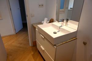 Homenfun Barcelona plaza Joanic