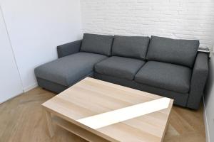 Homenfun Barcelona plaza Joanic