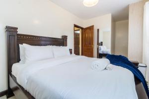 Serenity Retreat - 2 Bed Apartment with Pool & Gym