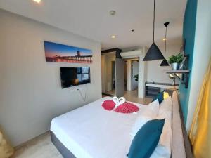 Downtown 2BDRM 2BATH Sea View Condo Base #TBB946