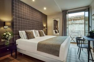 Superior Double or Twin Room with Balcony room in Hesperia Barcelona Barri Gòtic