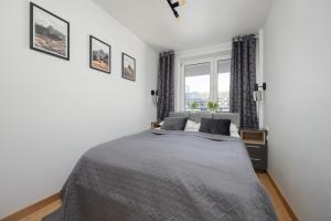 Beautiful Apartment with Balcony in Heart of Warsaw by Noclegi Renters