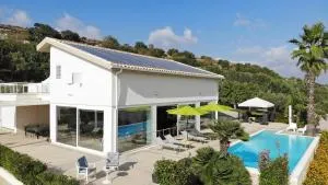Villa Nausica, Padel, pool, view on the sea, wifi free perfect for big group - 孔塔达西米利亚