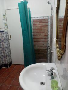Twin Room with Shared Bathroom room in Pensión Santa María la Blanca
