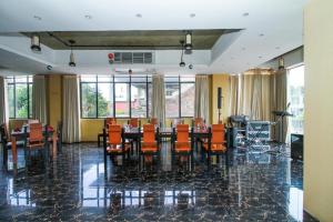 OYO 299 Randula Grand Venus Hotel