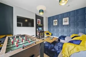 Central Coventry, Cinema Tv Games Room, Sleeps 11 - Stivichall