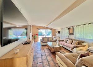 Mas des Oliviers, Piscine, Tennis & Pétanque