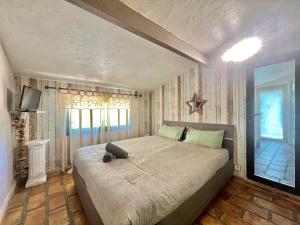 Sejours a la campagne Mas des Oliviers, Piscine, Tennis & Petanque : photos des chambres