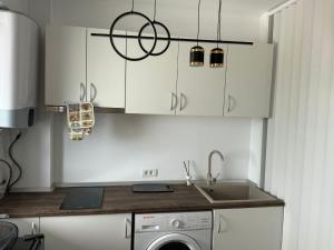 Studio Saturn Seven Palms