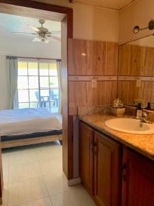 Palm Suites E-6-two-level apartment with a view of the pool