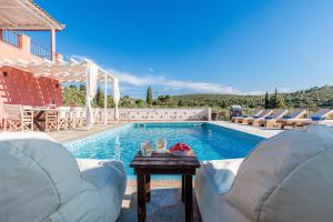 Luxury Villa with Private Pool in Skopelos, Spacious & Private, Villa Amaryllis By Kardous