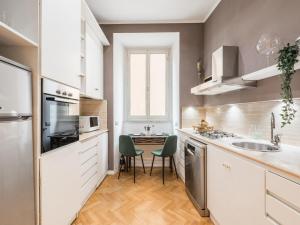 The Best Rent - Splendid three-bedroom apartment near the Trevi Fountain