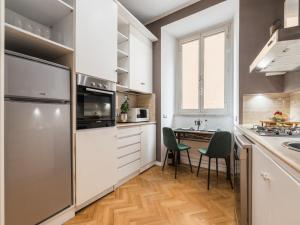 The Best Rent - Splendid three-bedroom apartment near the Trevi Fountain