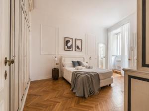 The Best Rent - Splendid three-bedroom apartment near the Trevi Fountain