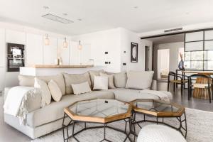 New luxury apartment in family resort w pools wifi