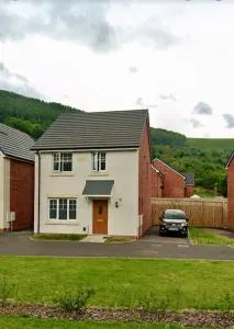 Make your self at home, bike park wales, 3 Bedroom with En-suite - Mountain Ash