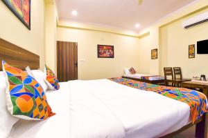 FabHotel Golden Manor Inn