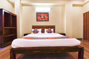 FabHotel Golden Manor Inn