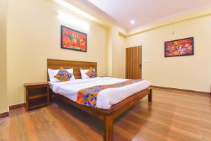 FabHotel Golden Manor Inn