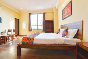 FabHotel Golden Manor Inn