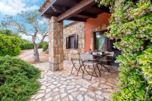 One-Bedroom Cottage (2 Adults + 2 Children)