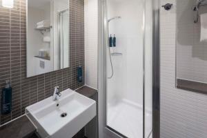 Twin Room room in DoubleTree by Hilton Leeds