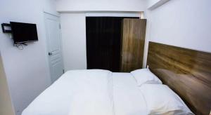 Smyrna Homes & Suits