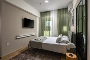 Agostini - Contactless Studios - Free gated parking near city center