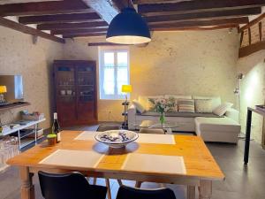 Maisons de vacances Gite tout confort avec grand jardin, cheminee, clim et WIFI, proche chateaux de la Loire et ZooParc de Beauval - FR-1-491-400 : photos des chambres