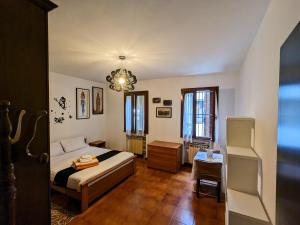 Casa singola con spazio auto e giardino