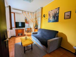 Casa singola con spazio auto e giardino