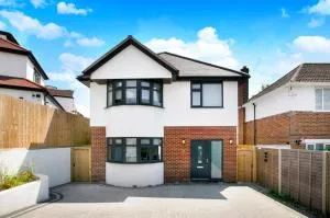 Charming Garden Retreat 3BDR with Hot Tub and Sauna - 恩菲尔德