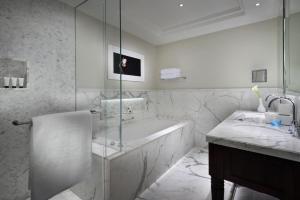 Signature Suite room in Address Boulevard