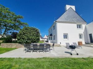 Maison familiale - 10pers - 3 étoiles - lumineuse et cosy - draps et serviettes inclus - parking - La Torche 9 min